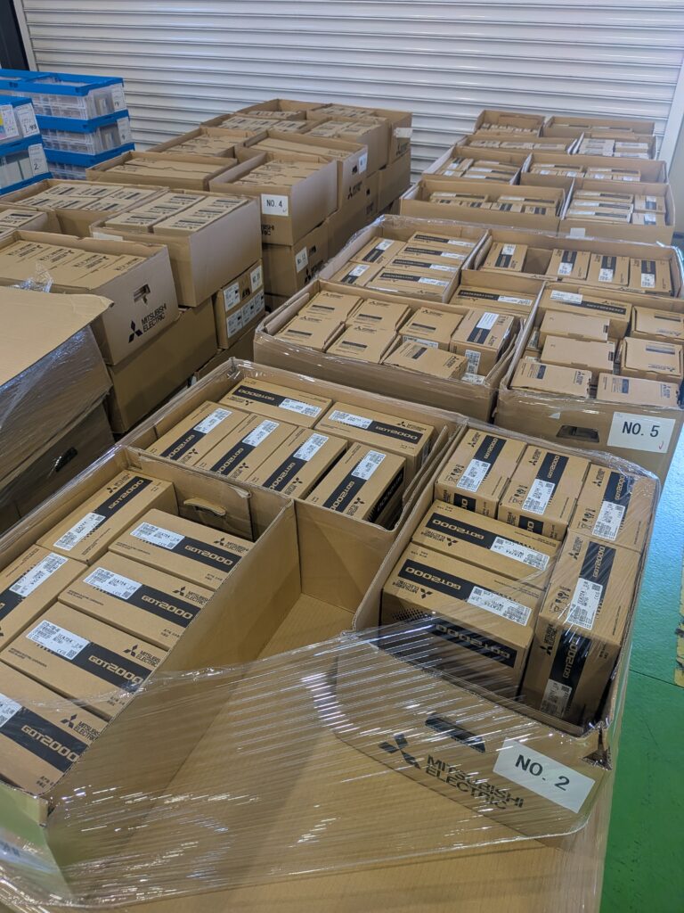 三菱製PLCとタッチパネル